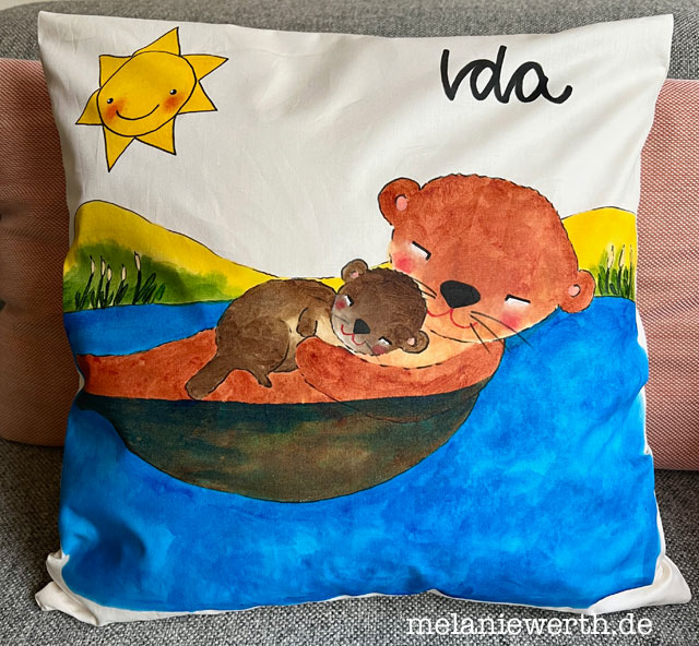 Otter mit Baby, Kuschelkissen zur Geburt