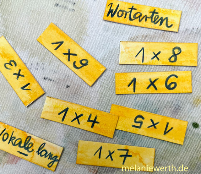 individuelles Spieldesign, therapeutisches Spielen, Lerntherapie, Waldorfpädagogik, kreative Zusammenarbeit, handgemaltes Spielbrett, pädagogisches Material, Förderunterricht, personalisiertes Lernspiel, Gipfelstürmer, visuelle Lernhilfen, kreative Auftragarbeiten