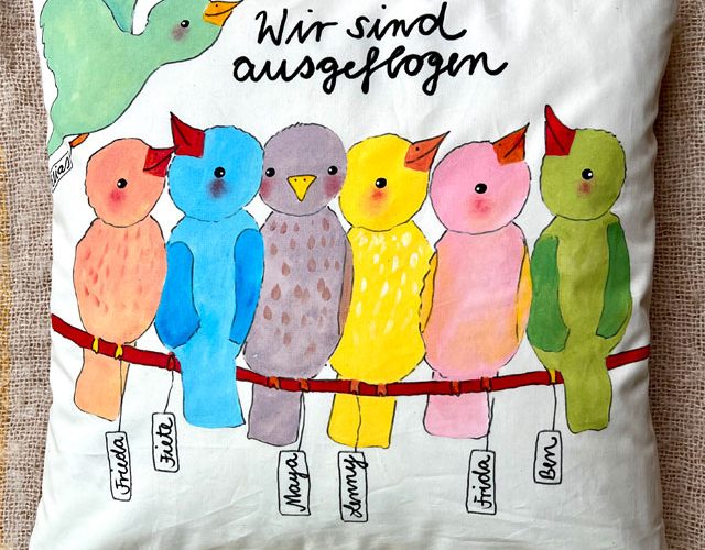 Abschied Kindergarten, Abschiedsgeschenk, Vögel auf der Leine, Kissen handbemalt