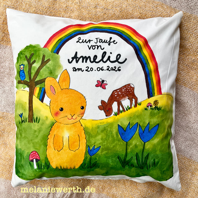 Hase, Reh und Regenbogen, individuelles handbemaltes Kissen zur Taufe