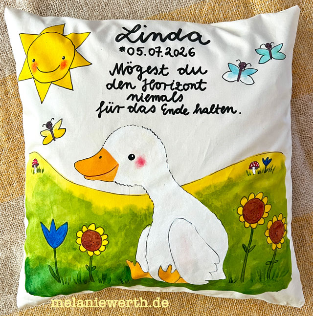 individuelles Geburtsgeschenk, persönliches Geschenk zur Geburt, handbemaltes Kuschelkissen