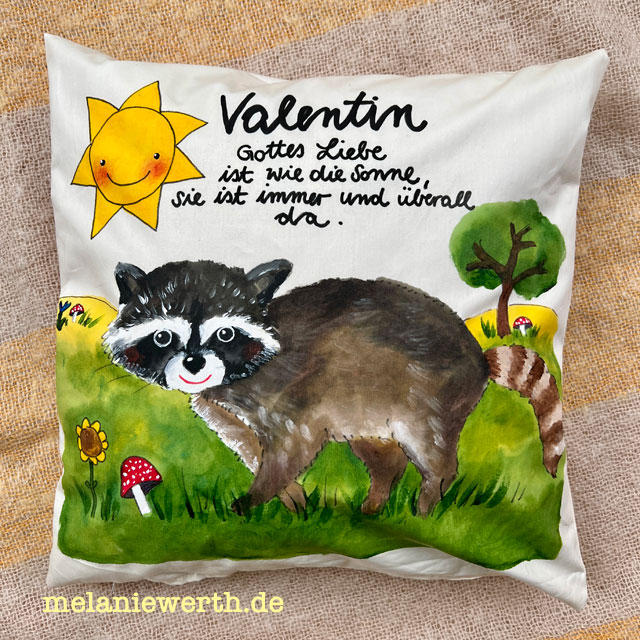 liebevolles Taufgeschenk, liebevoller Taufspruch, Waschbär Kuschelkissen, handgemalt