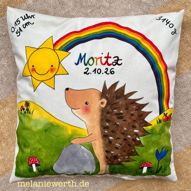 kleiner Igel liebt die Sonne, Kissen zur Geburt mit den Geburtsdaten, handgemalt und individuelles Geburtsgeschenk